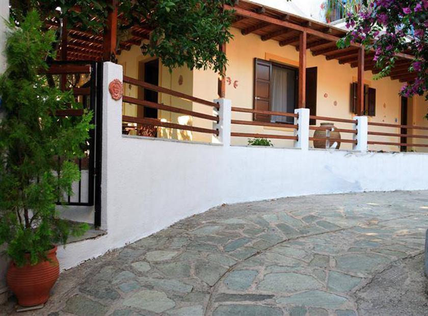 Mirsinia Apartments - Skopelos Lutráki Kültér fotó