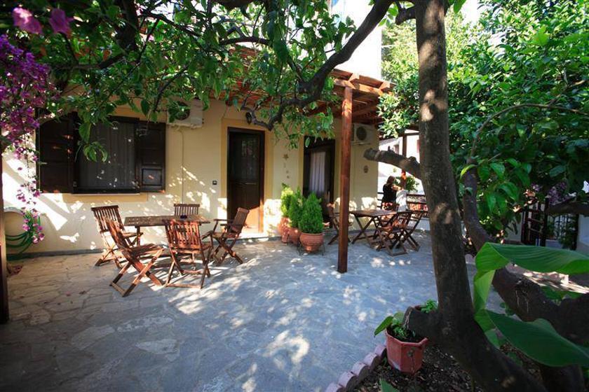 Mirsinia Apartments - Skopelos Lutráki Kültér fotó